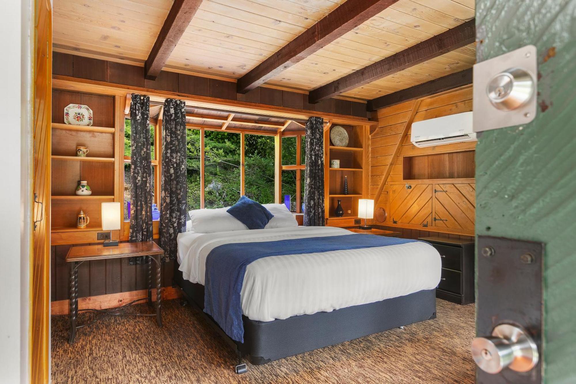 Robin Hood Village Resort Union Room photo