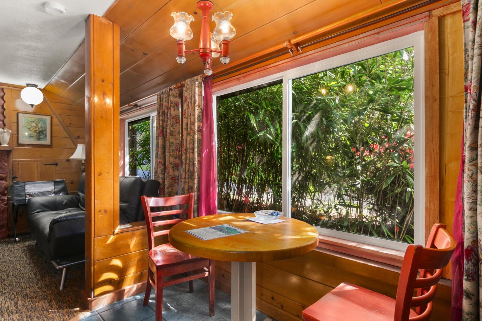 Robin Hood Village Resort Union Room photo